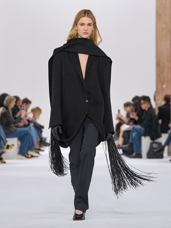 Sportmax ロングコート ホワイト FW24/25 Sportmax Fall/Winter 2025 Show: FW25 Reinvention and Evolution